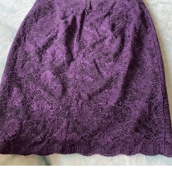 3/$25 Banana Republic lace skirt - Picture 6 of 6